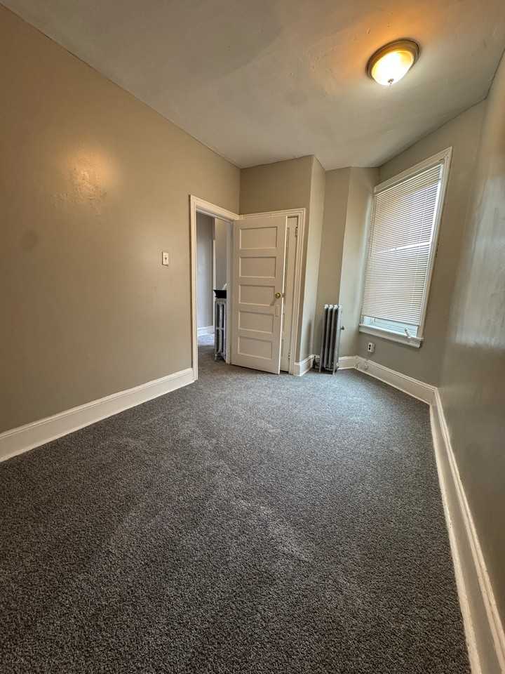 8Xx Block Of S Alden Street - Photo 6 of 17