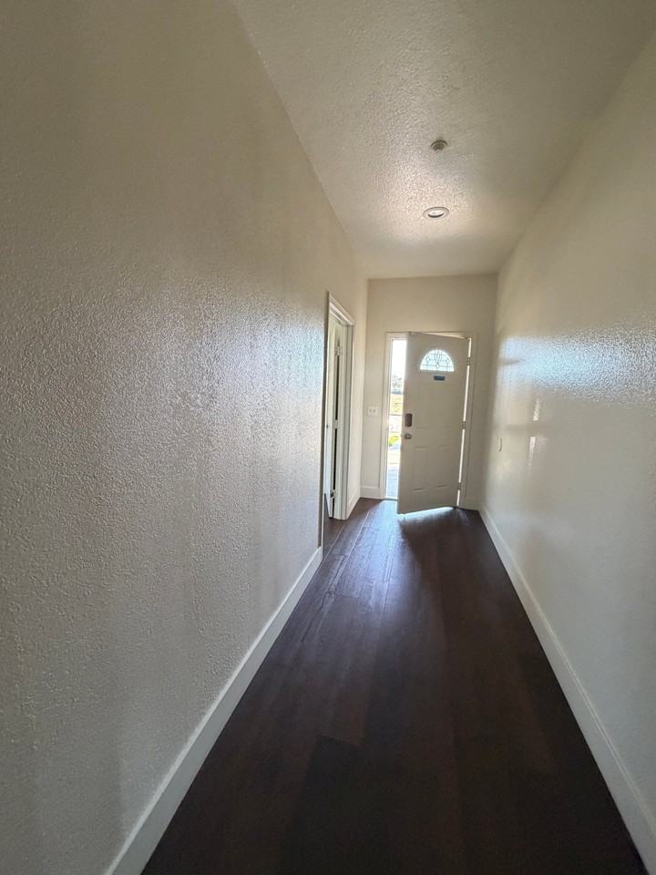 4667 Chamber St - Photo 5 of 20