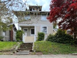 featured image of 4534 Thackeray Pl Ne