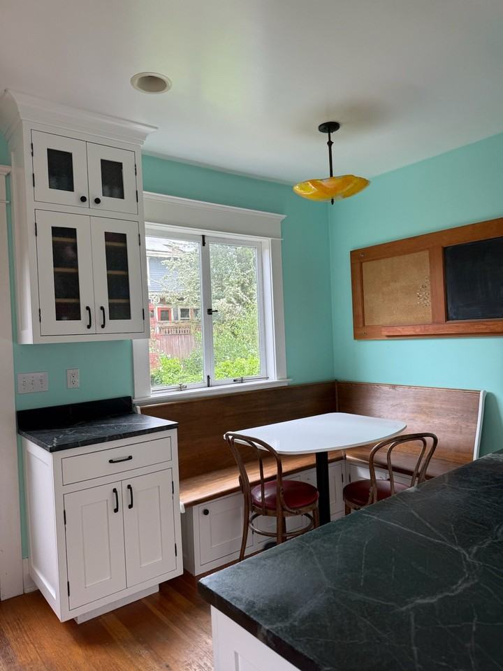 4534 Thackeray Pl Ne - Photo 3 of 20