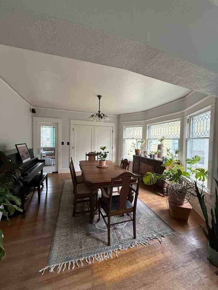4534 Thackeray Pl Ne - Photo 5 of 20