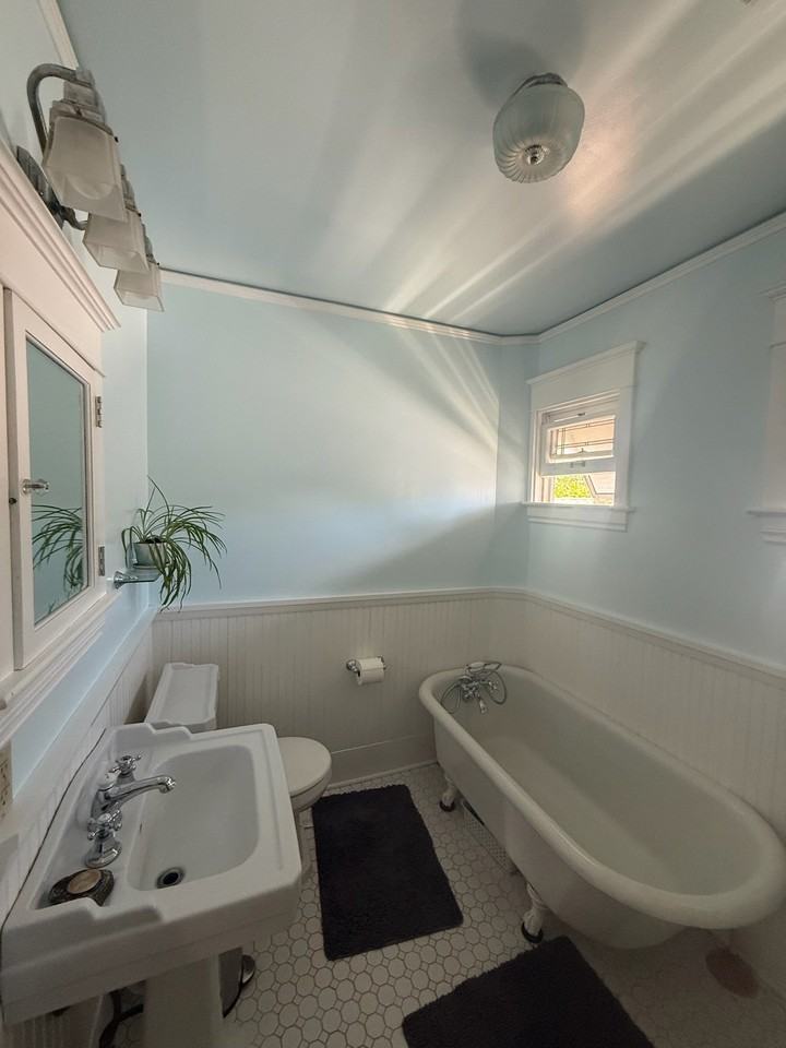 4534 Thackeray Pl Ne - Photo 7 of 20