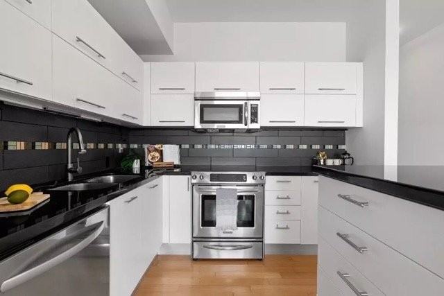 6033030 Davis St - Photo 3 of 15