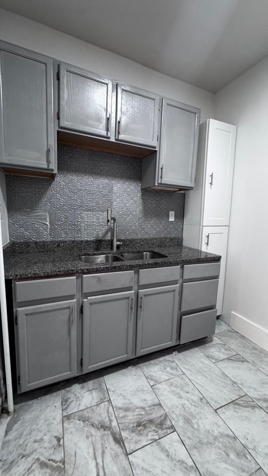 306 N 5th St - Photo 2 of 6