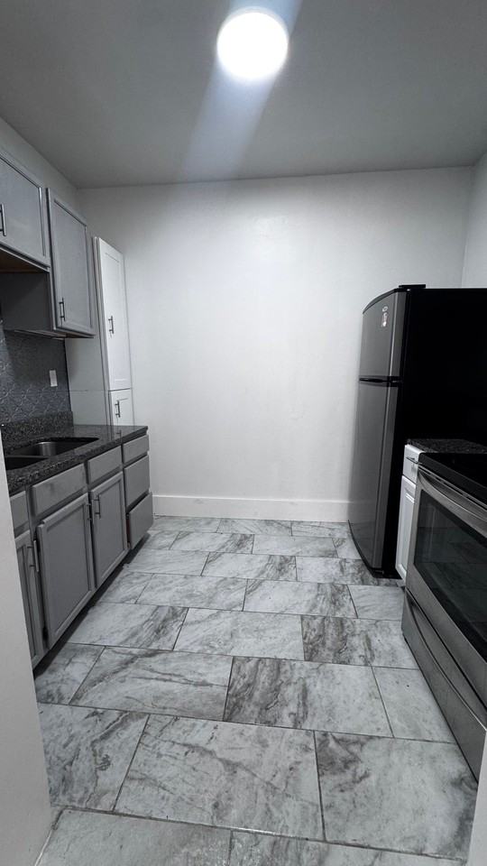 306 N 5th St - Photo 5 of 6