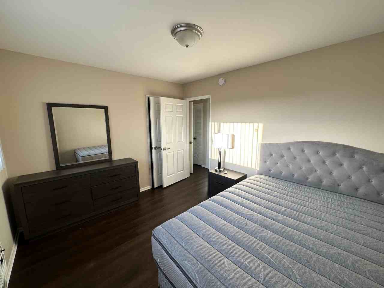 721 W 30th St #12 - Photo 3 of 10