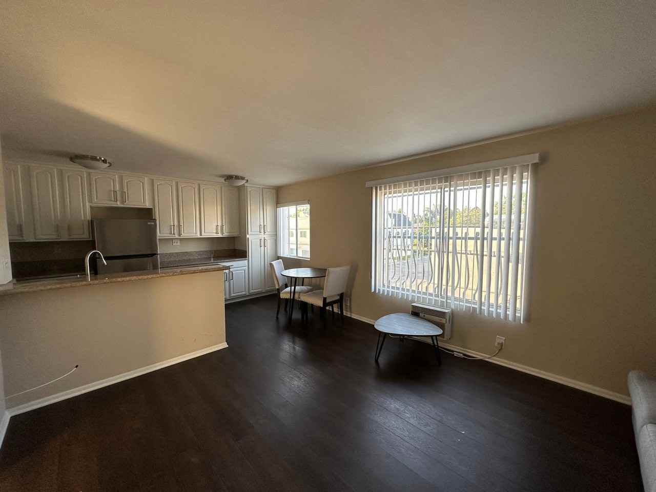 721 W 30th St #12 - Photo 6 of 10