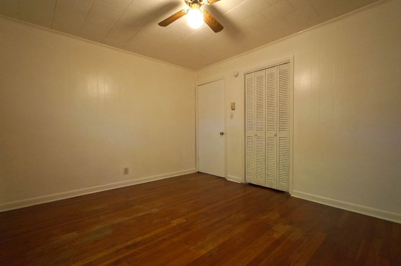 301 Hill Side St - Photo 3 of 10