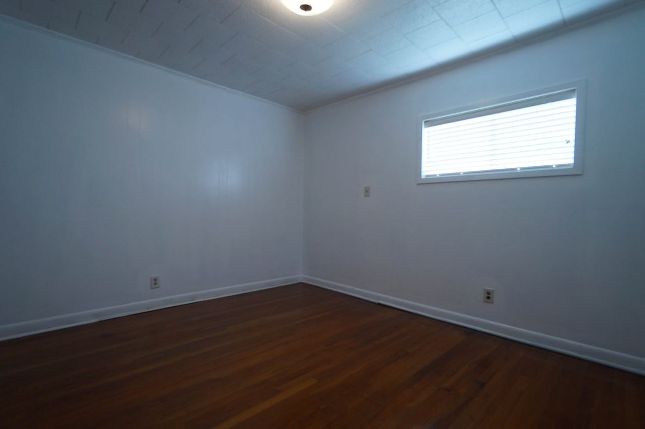 301 Hill Side St - Photo 4 of 10