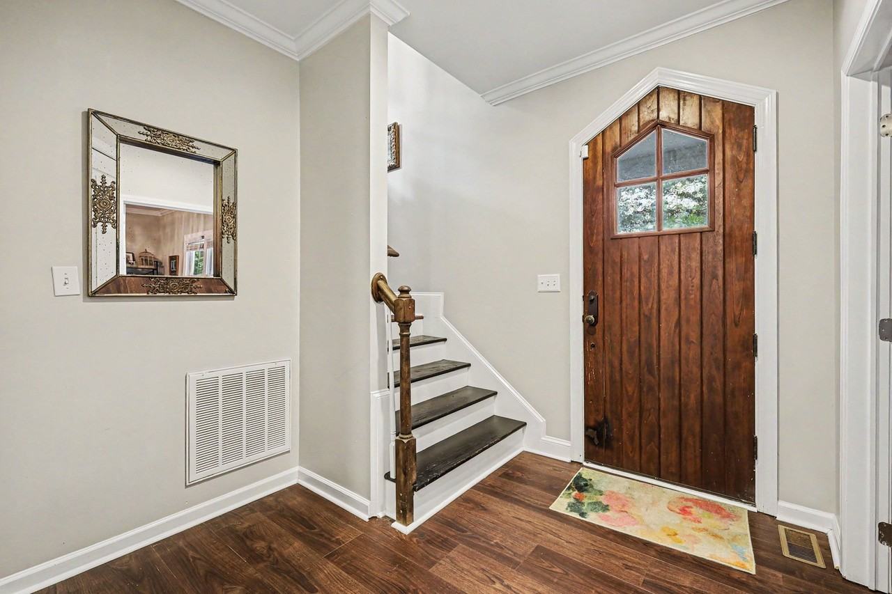 710 E 26th St - Photo 3 of 20