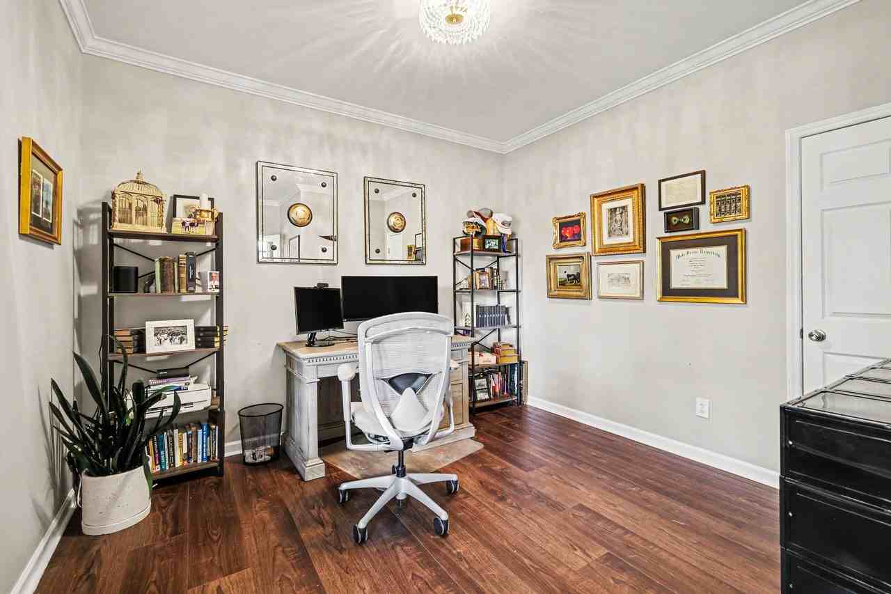 710 E 26th St - Photo 4 of 20