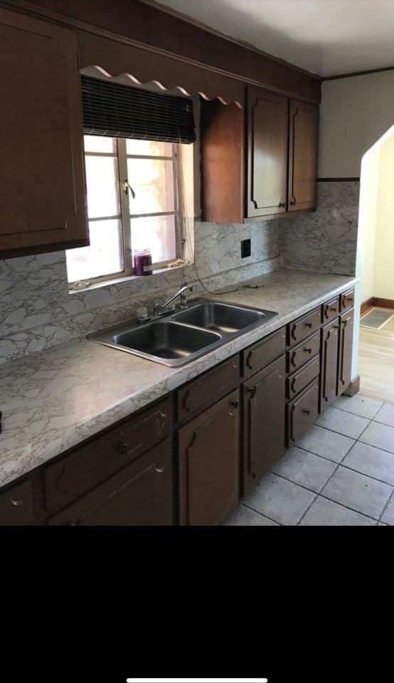 807 Potomac Ave - Photo 6 of 29