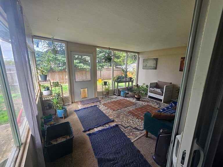 6620 Ne 75th St - Photo 2 of 17