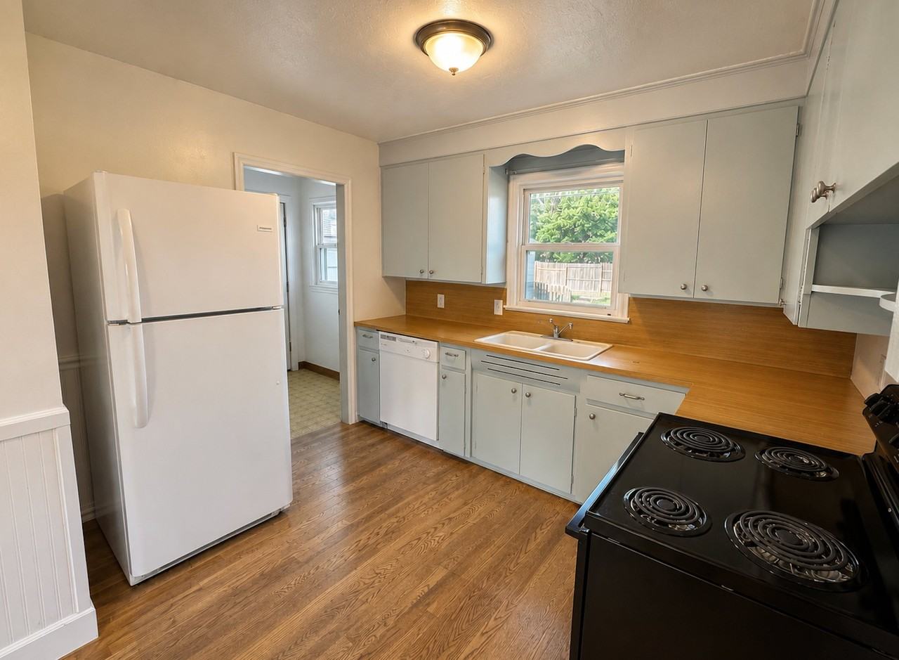 2108 N 28th St - Photo 3 of 9