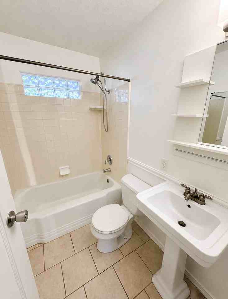 2108 N 28th St - Photo 5 of 9
