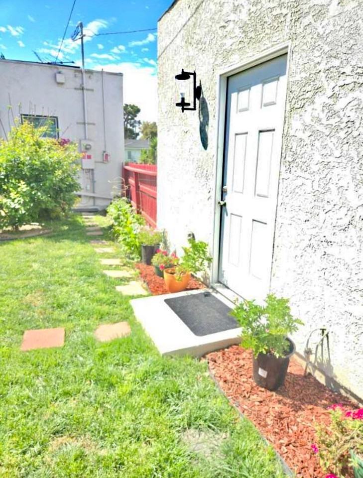 1345 E 56th St - Photo 6 of 11