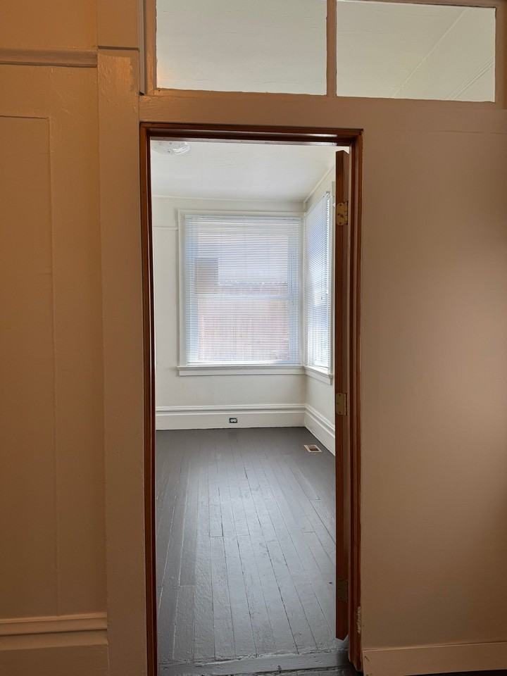 947 Irving St #A - Photo 2 of 9