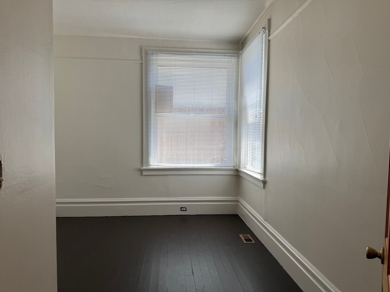 947 Irving St #A - Photo 3 of 9