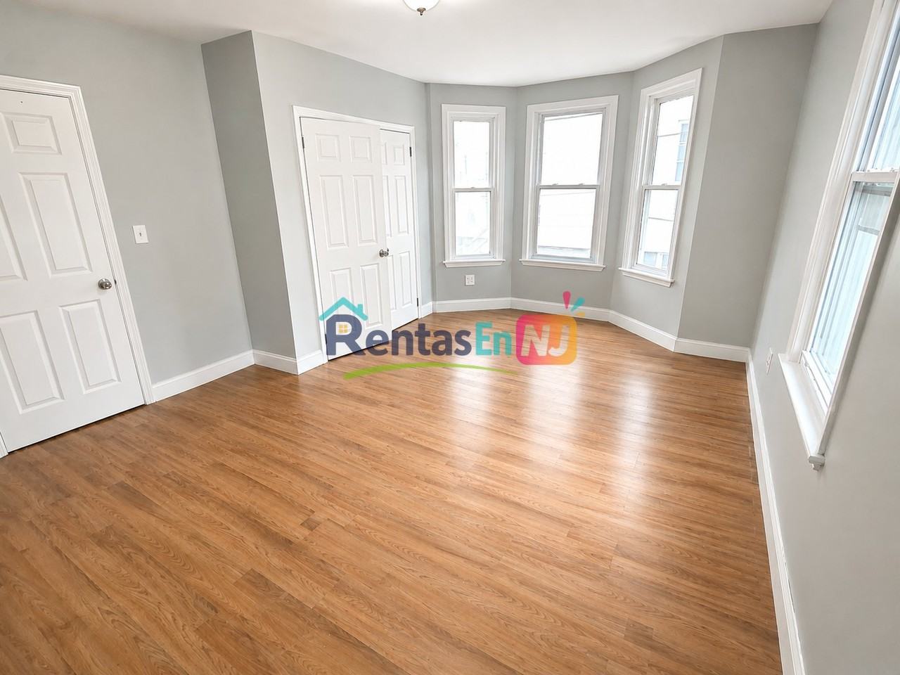 135 S Clinton St #1 - Photo 4 of 7