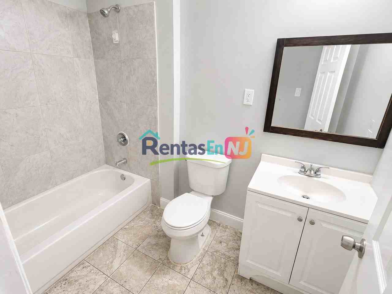 135 S Clinton St #1 - Photo 6 of 7