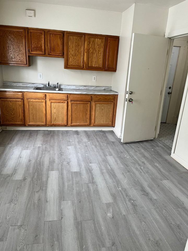 2927 E 125th St - Photo 2 of 4