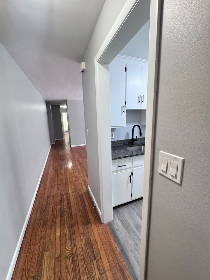 885 S Green Rd #4 - Photo 5 of 8
