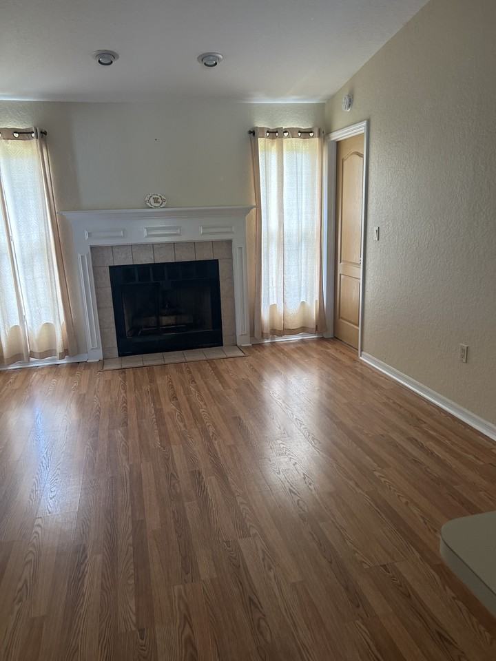 5482 Mariner Blvd #NA - Photo 2 of 7