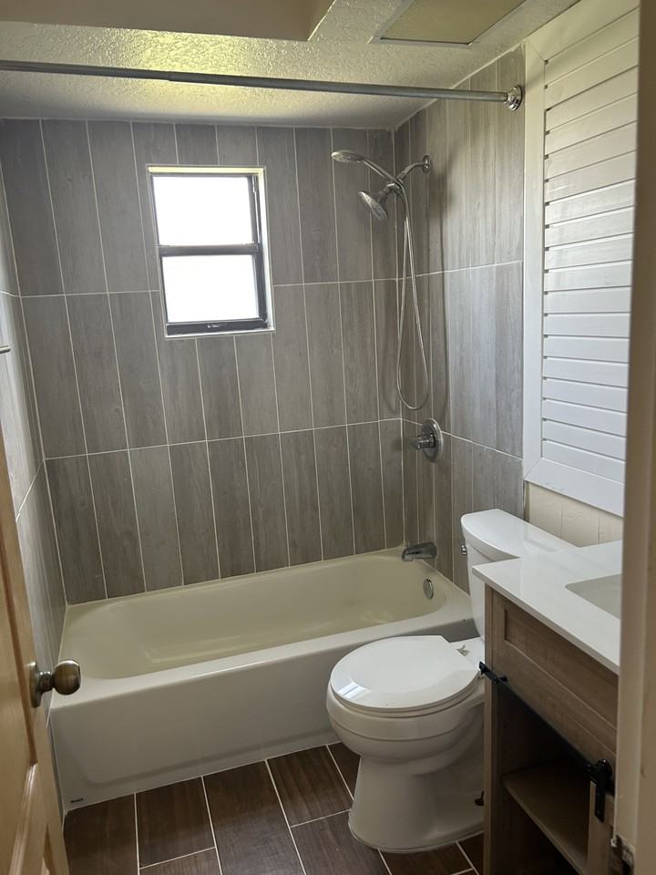 5482 Mariner Blvd #NA - Photo 6 of 7