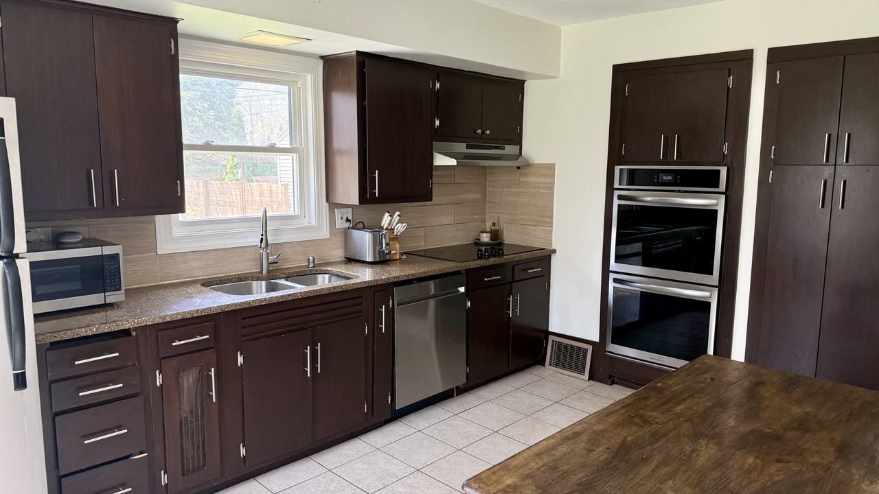 2181 W Marne Ave #NA - Photo 3 of 19