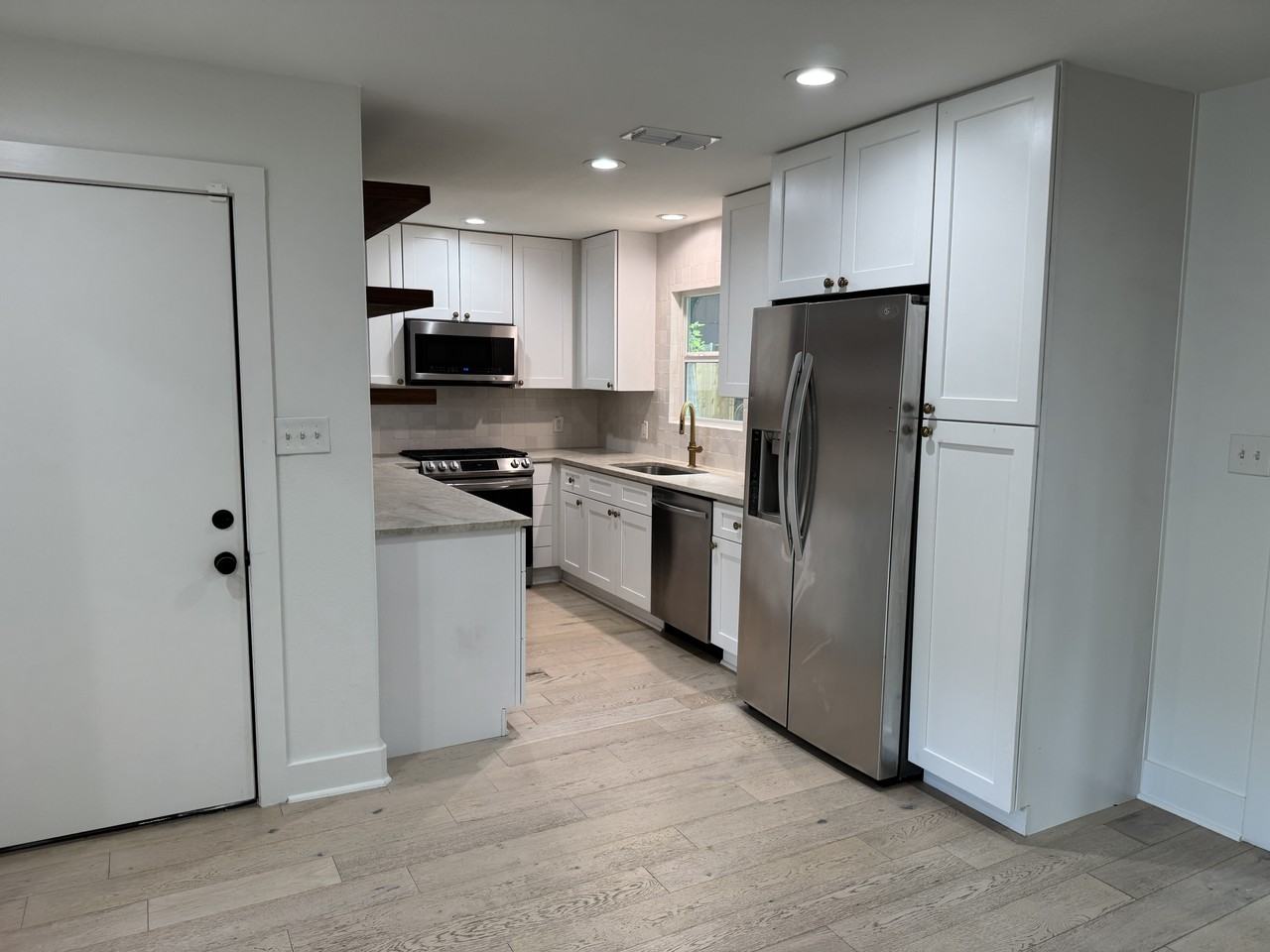 5002 Glencoe Cir #NA - Photo 4 of 15