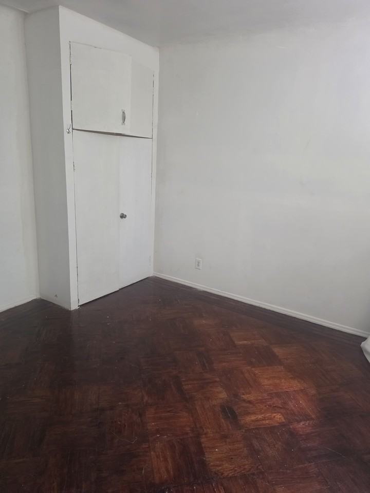 Clay Ave - Photo 2 of 12