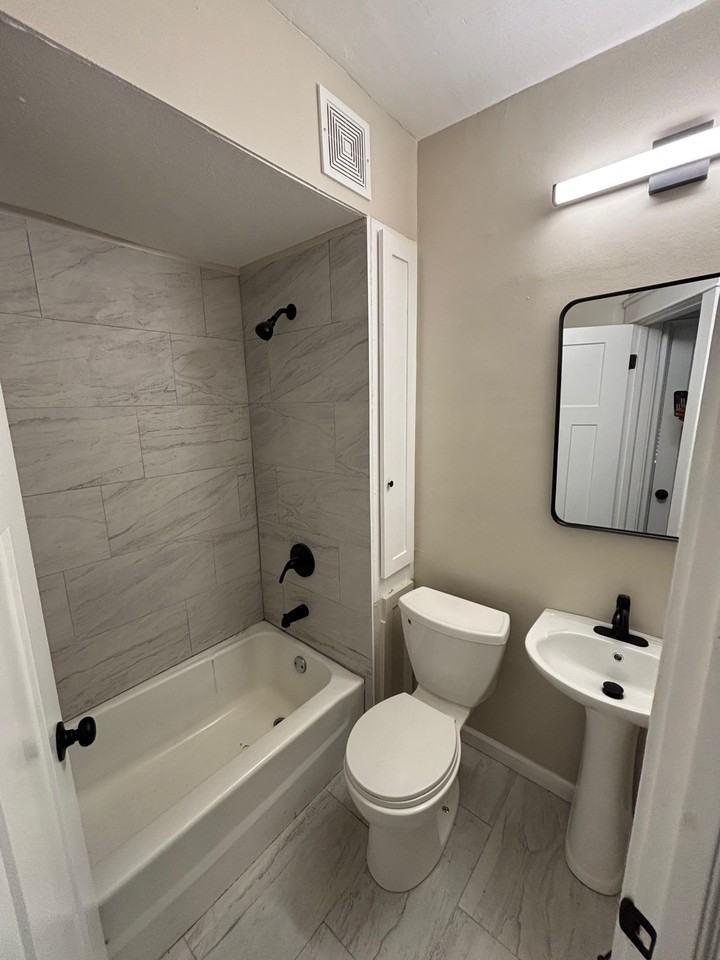 3155 W 112th St #3155 - Photo 4 of 10