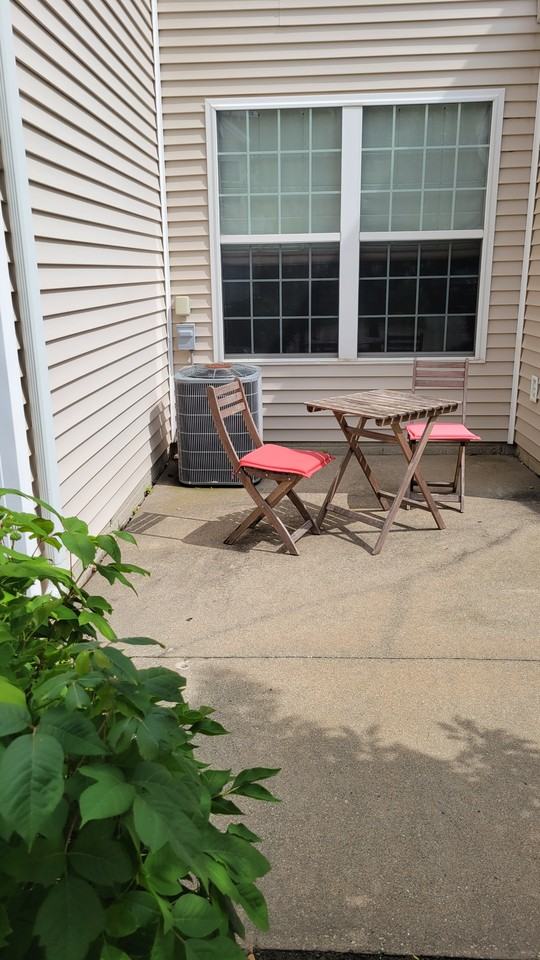 1003 Ne Greenview Dr - Photo 2 of 11