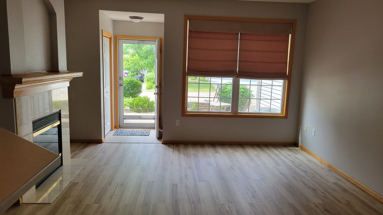 1003 Ne Greenview Dr - Photo 4 of 11