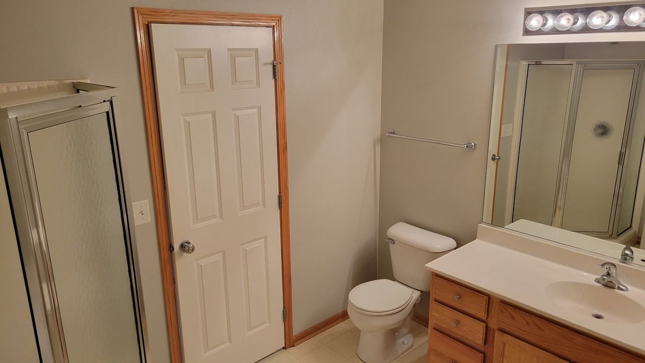 1003 Ne Greenview Dr - Photo 7 of 11