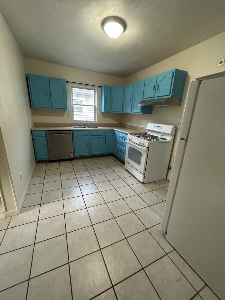 439 S G St #NA - Photo 2 of 10