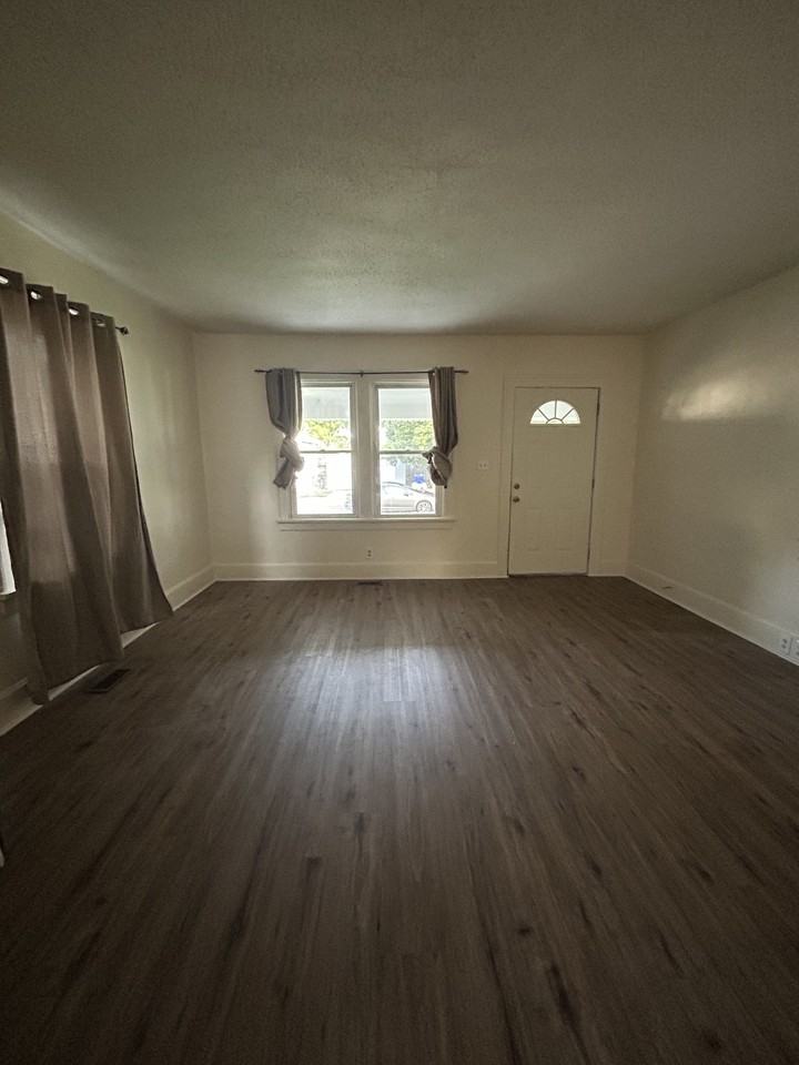 439 S G St #NA - Photo 3 of 10