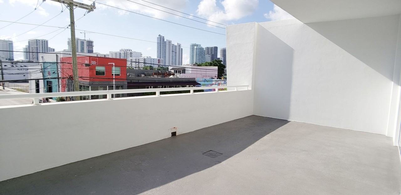 2700 N Miami Ave - Photo 2 of 33