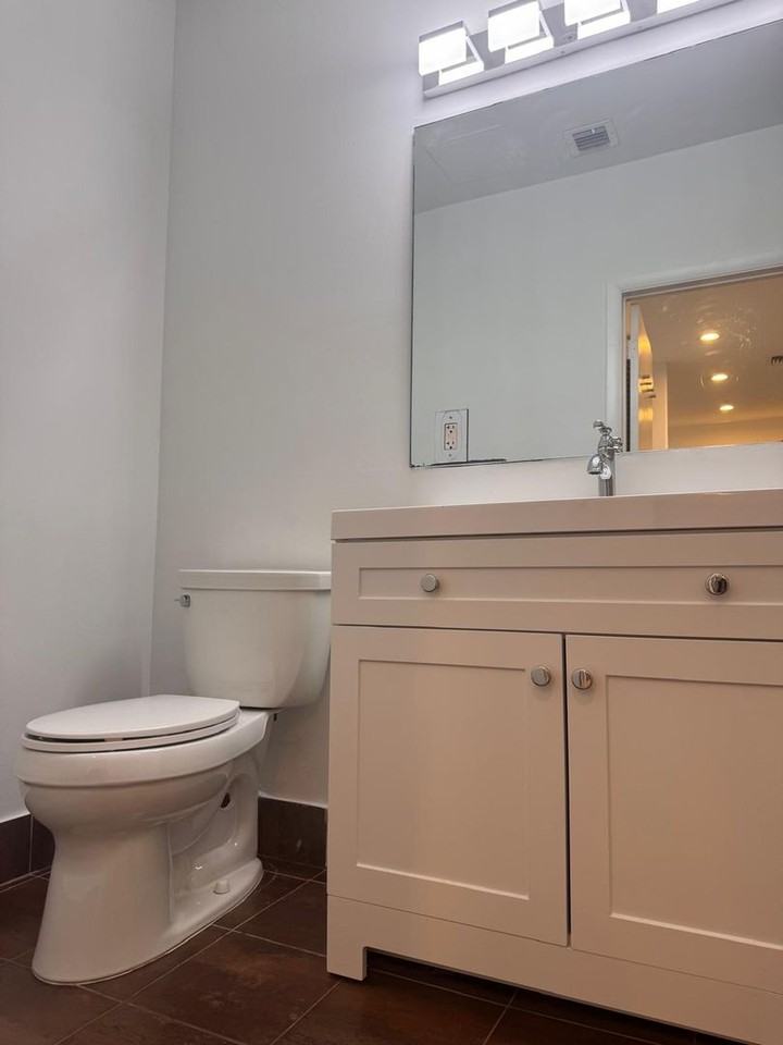 2700 N Miami Ave - Photo 3 of 33