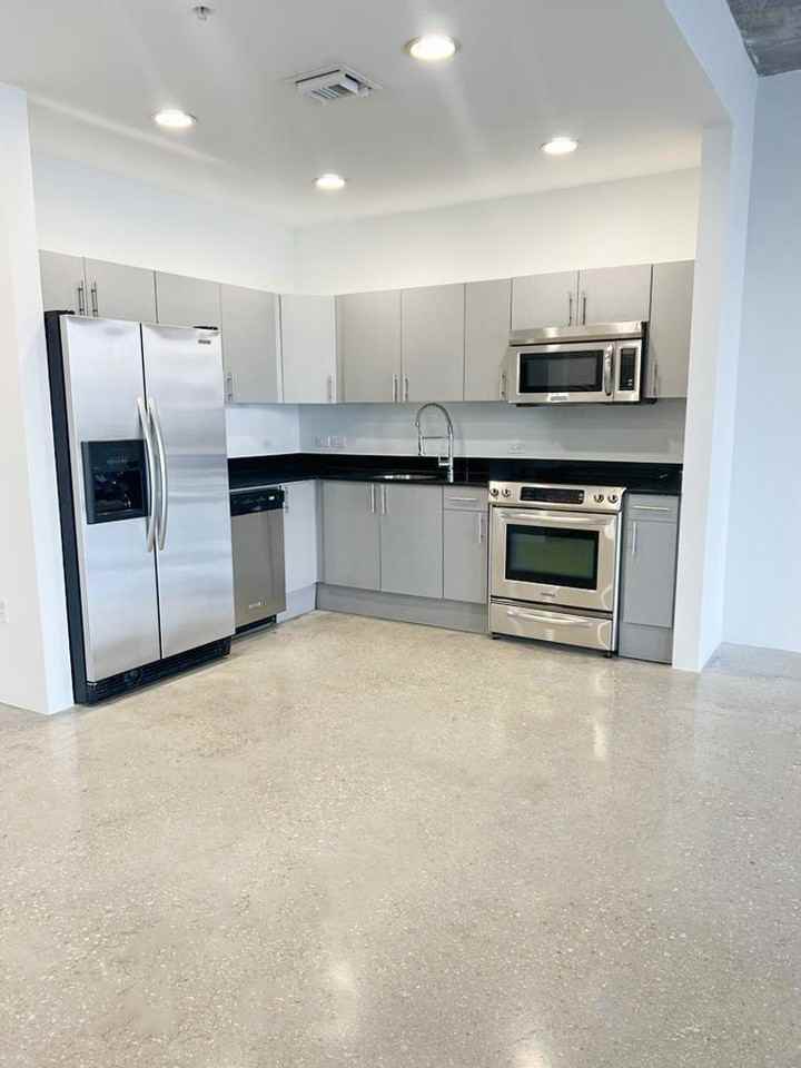 2700 N Miami Ave - Photo 6 of 32