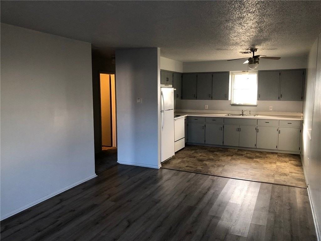 300 E Benton St - Photo 2 of 6