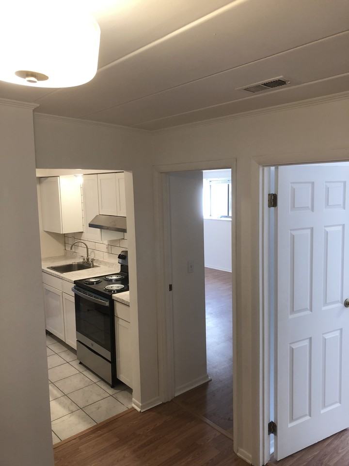 212 Hugel Dr #4 - Photo 5 of 10
