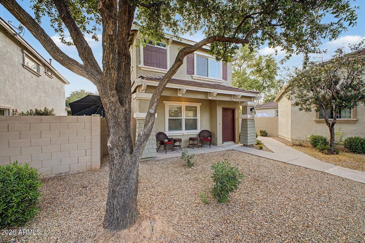 1493 S Jacana Ln - Photo 2 of 35