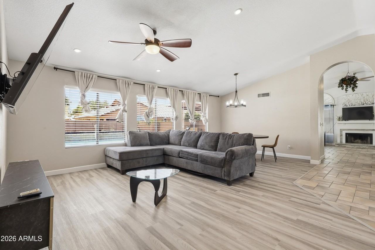8875 S Ash Ave - Photo 4 of 28