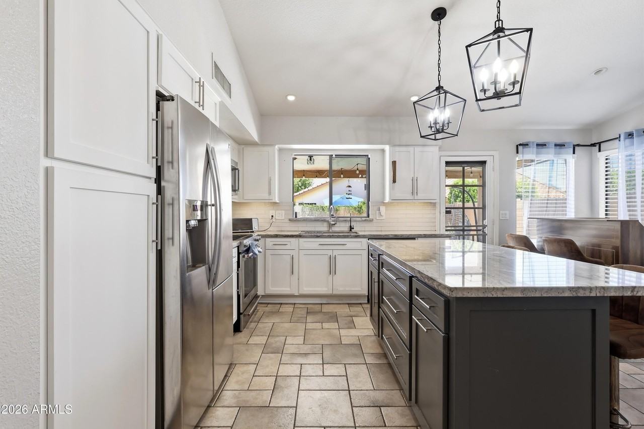8875 S Ash Ave - Photo 5 of 28