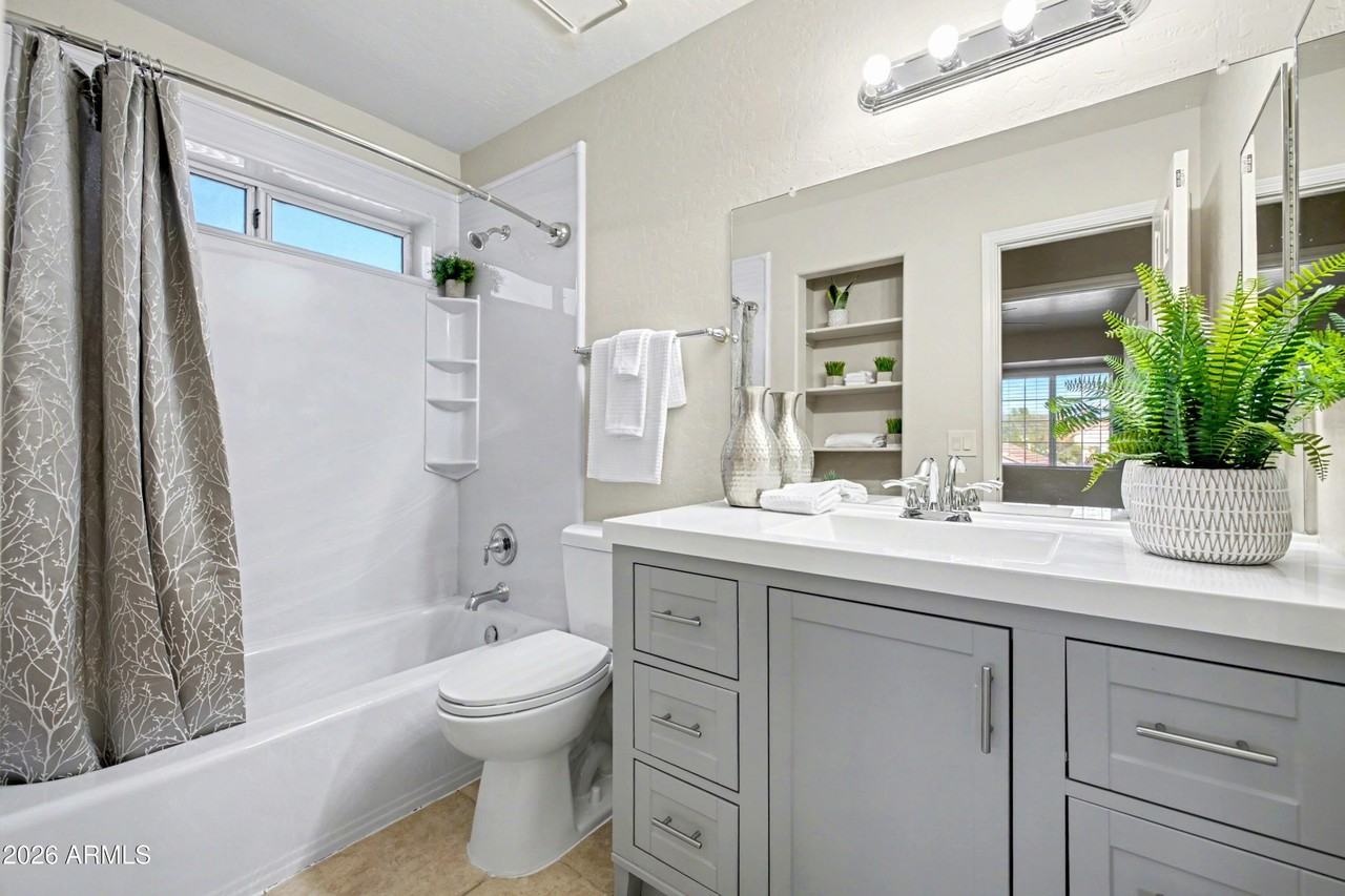 3611 E Windmere Dr - Photo 4 of 46