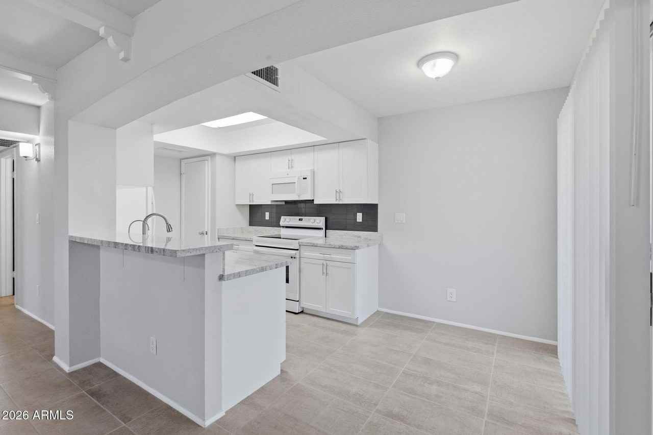 780 E Eugie Ave - Photo 5 of 15