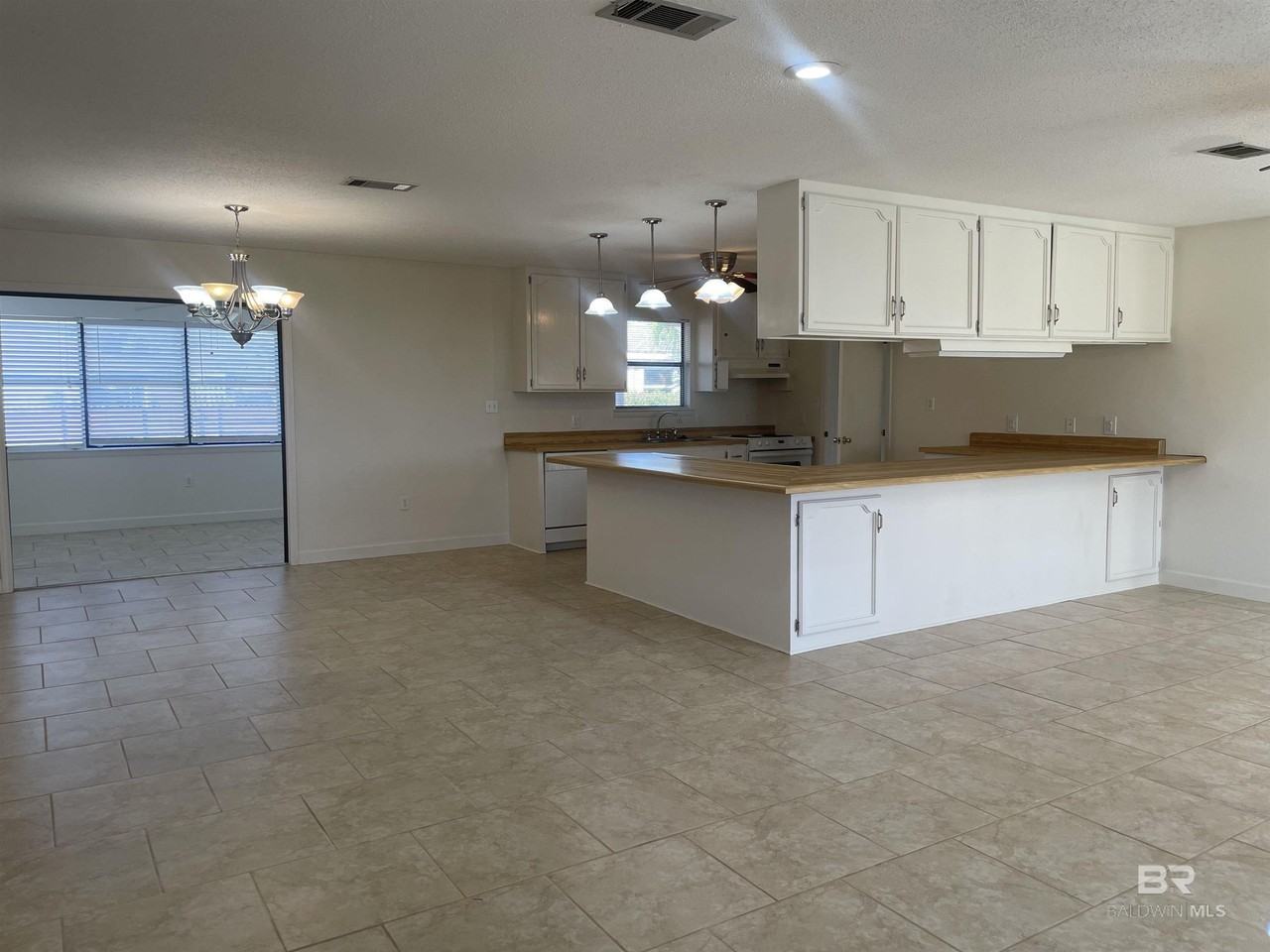 1303 N Cedar St - Photo 2 of 21