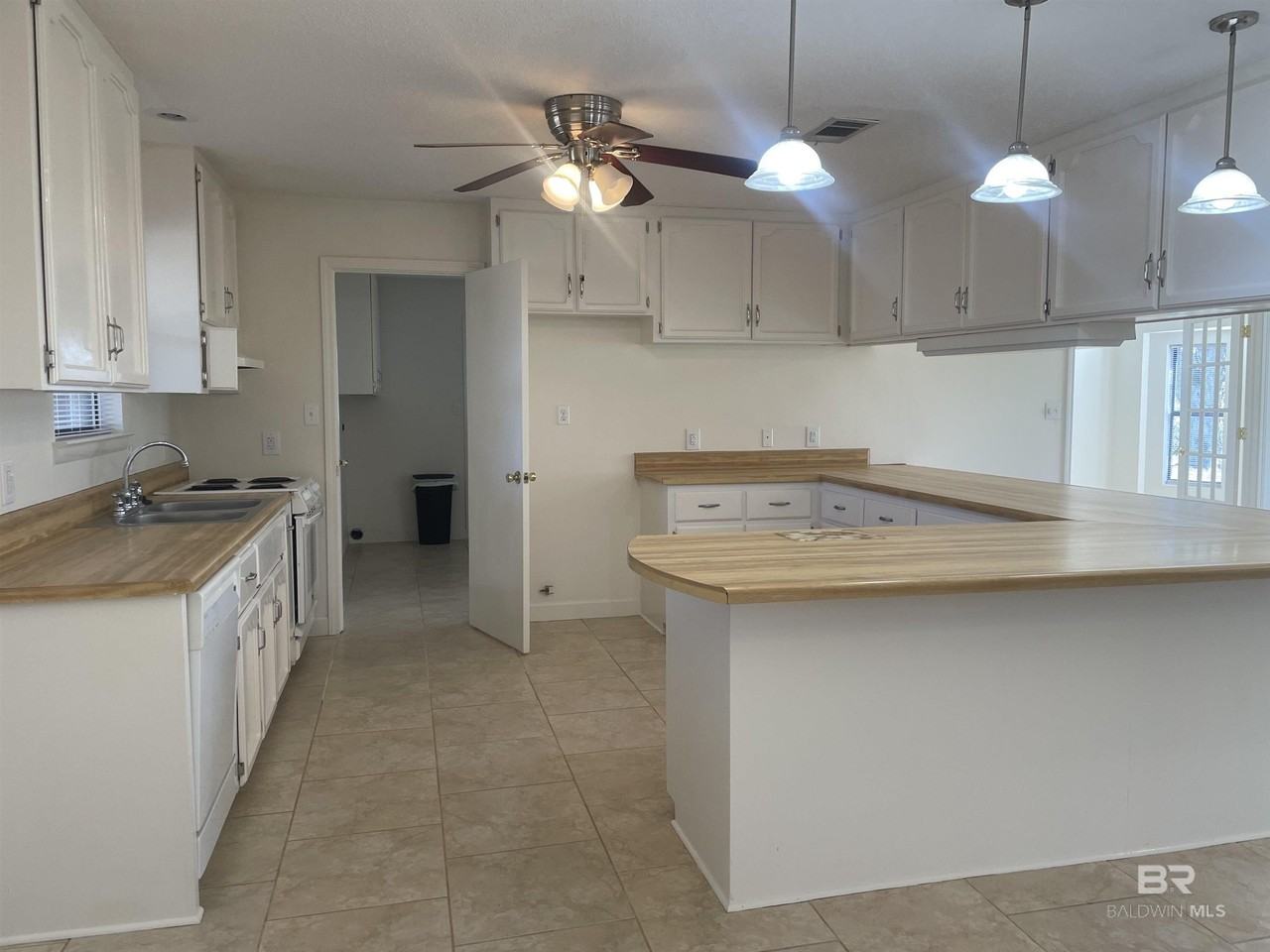 1303 N Cedar St - Photo 5 of 21