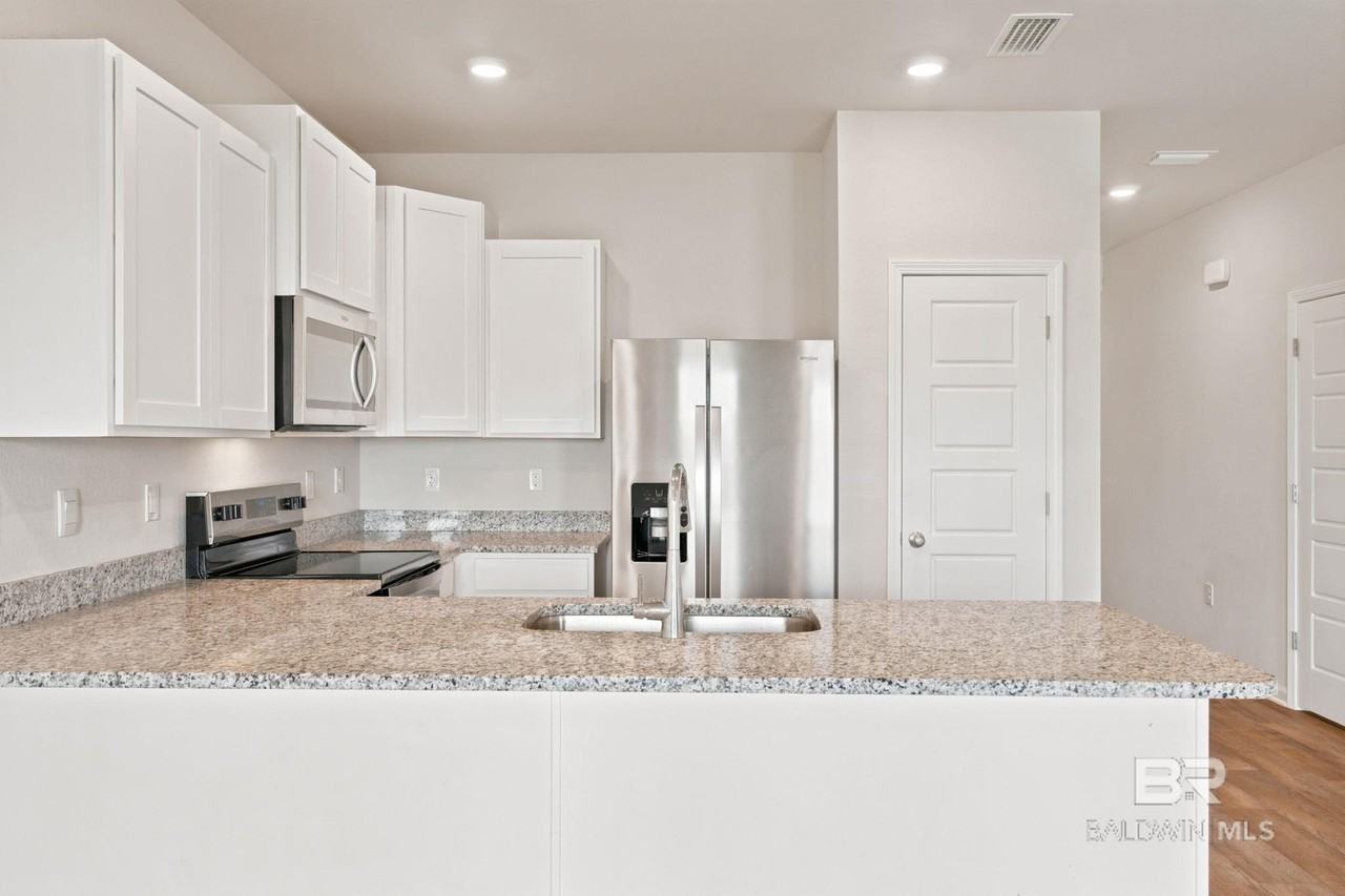 12843 Philadelphia Blvd - Photo 7 of 32